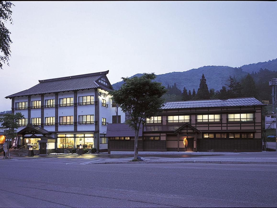 Hotel Mikunitoge Onsen Oyado Honjin Yuzawa  Exterior foto
