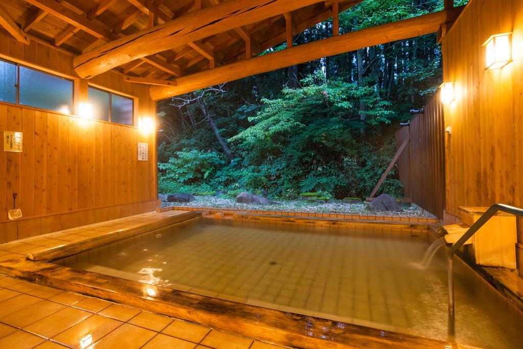 Hotel Mikunitoge Onsen Oyado Honjin Yuzawa  Exterior foto